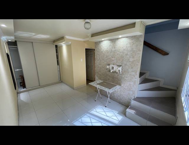 1 BEDROOM APARTMENT FOR SALE IN ESSENWOOD